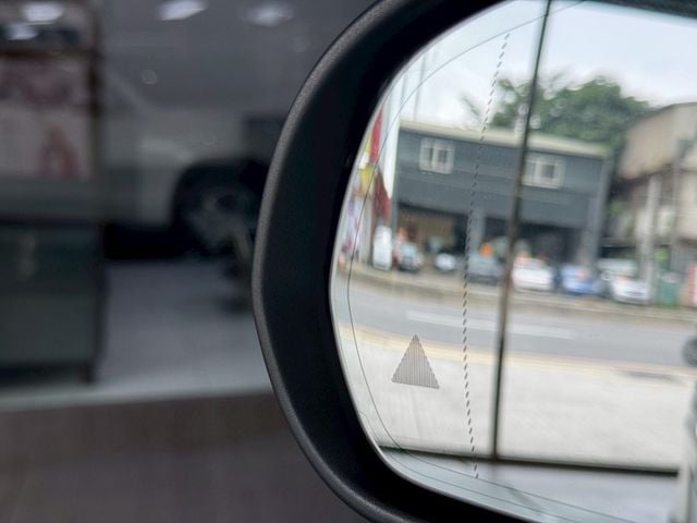 Mercedes-Benz/賓士   第2張相片