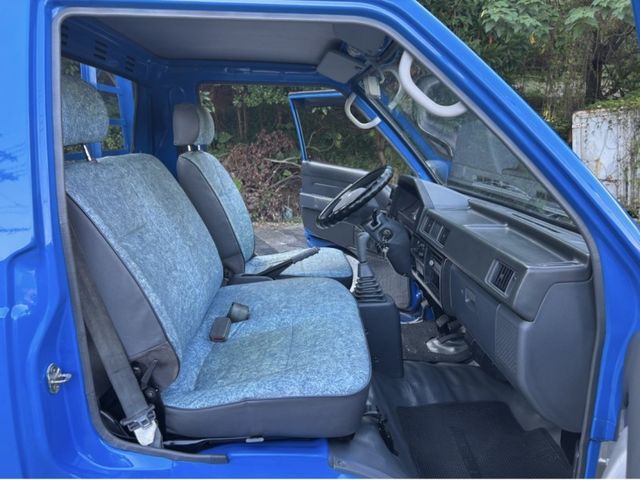 Mitsubishi  Delica ~TACA優良車商~*(小林汽車)* 正2013年 MITSUBISHI DELICA 三菱 得利卡 貨車 2.4 藍色 木床   第3張相片