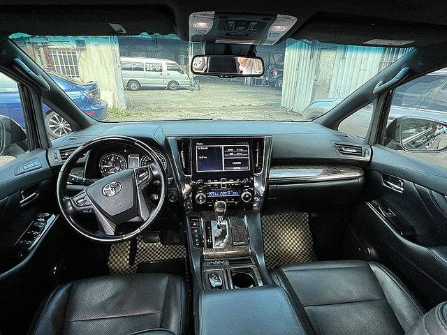 Toyota ALPHARD  第8張相片