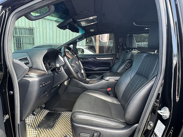 Toyota ALPHARD  第10張相片