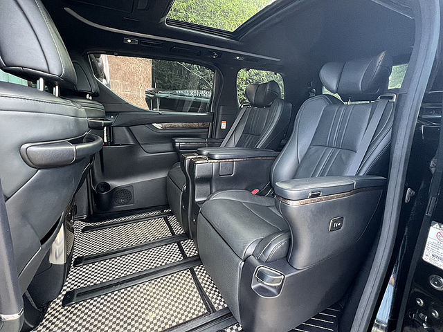 Toyota ALPHARD  第11張相片