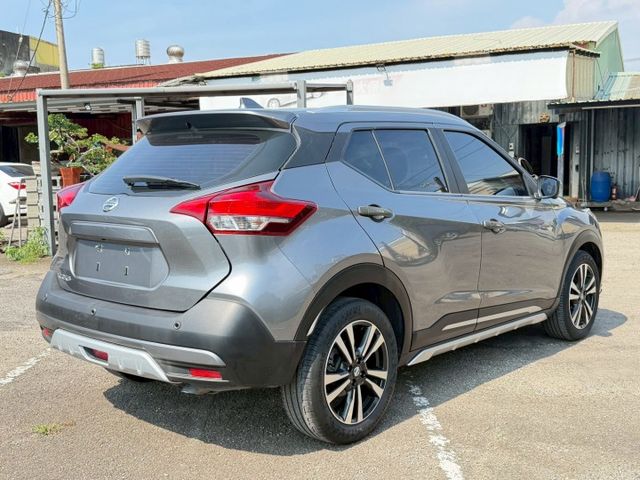 好停車、好保養、省油、外型又有休旅感的代步車，這台 Nissan Kicks 很適合。  第5張相片