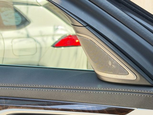 SUM認證車＋三大保證！BMW 750Li G12 4WD｜實車實價 旗艦配備大空間｜歡迎現場試駕  第15張相片