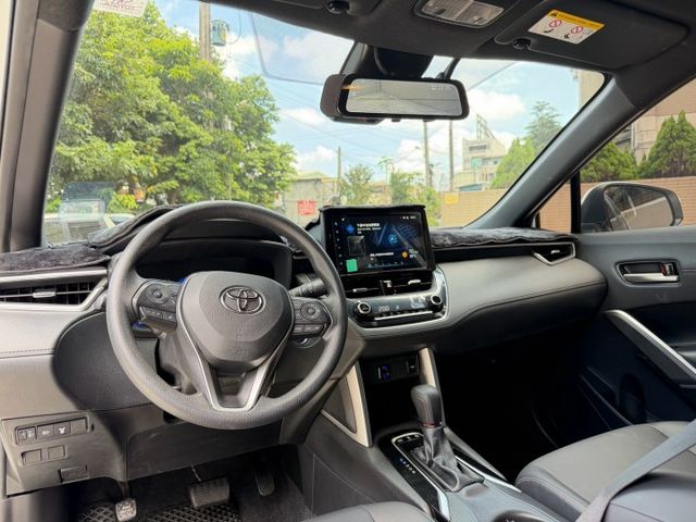 全車原漆原版件＋五大保證！2023年 COROLLA CROSS 1.8 Hybrid｜實車實價 熱門國民油電休旅  第5張相片