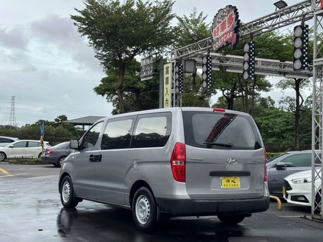 Hyundai Starex  第3張相片
