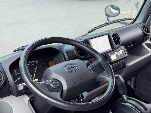 Hino 300  第9張相片
