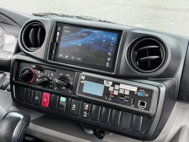 Hino 300  第13張相片