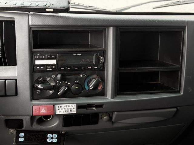 Isuzu Elf(一路發)  第11張相片