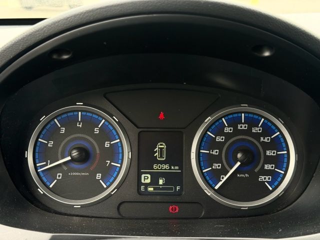 Mitsubishi Zinger  第8張相片