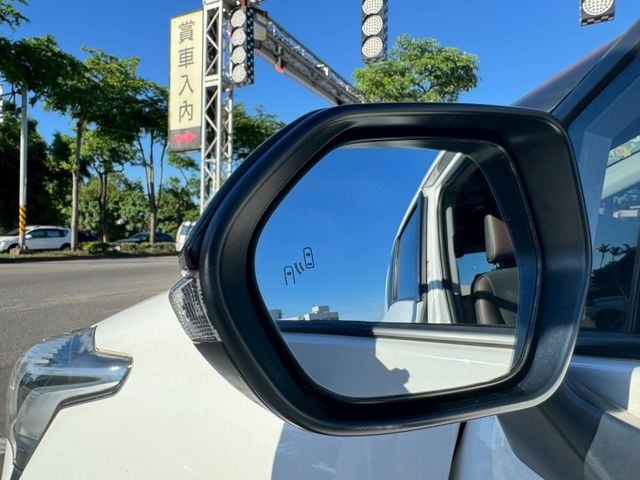 Toyota SIENTA  第13張相片
