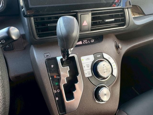 Toyota SIENTA  第16張相片