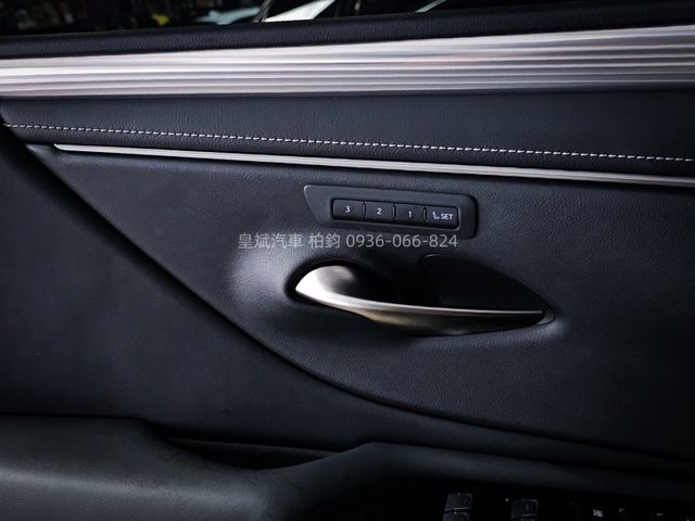 Lexus ES  第1張相片