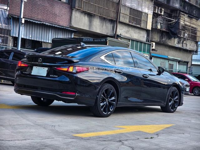 Lexus ES  第7張相片