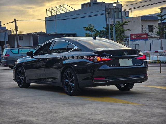 Lexus ES  第8張相片
