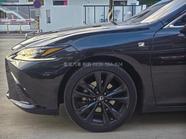 Lexus ES  第9張相片