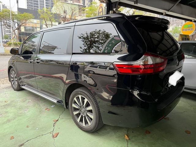 TOYOTA豐田 SIENNA  第2張相片