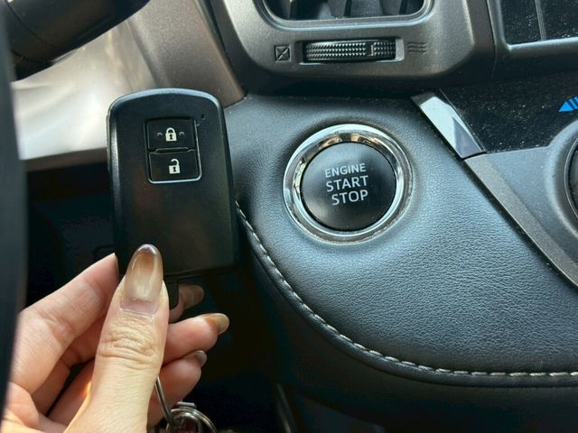 TOYOTA豐田 RAV4  第8張相片