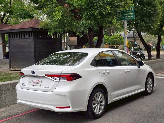 TOYOTA豐田 COROLLA ALTIS HYBRID  第3張相片