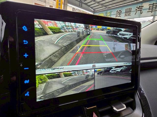 TOYOTA豐田 COROLLA ALTIS HYBRID  第8張相片