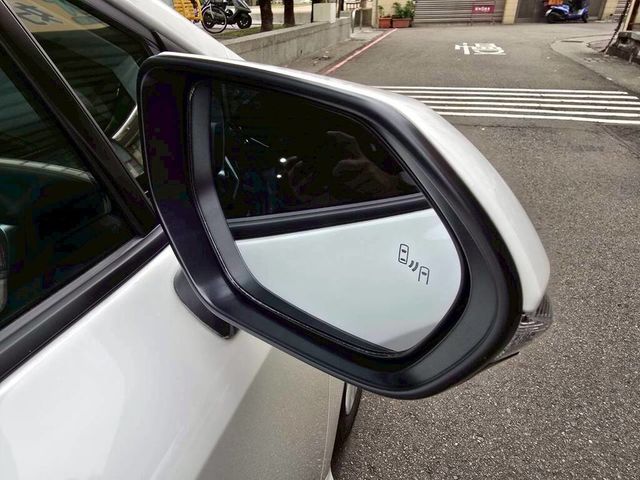 TOYOTA豐田 COROLLA ALTIS HYBRID  第12張相片