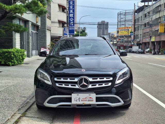M-BENZ賓士 GLA180  第2張相片