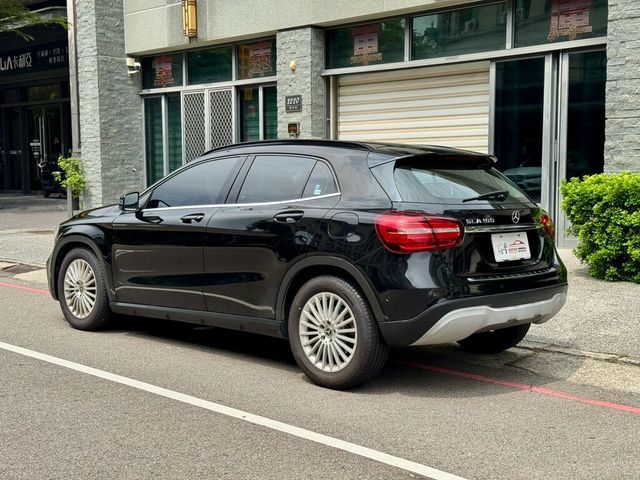 M-BENZ賓士 GLA180  第3張相片
