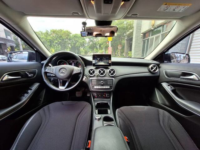 M-BENZ賓士 GLA180  第5張相片