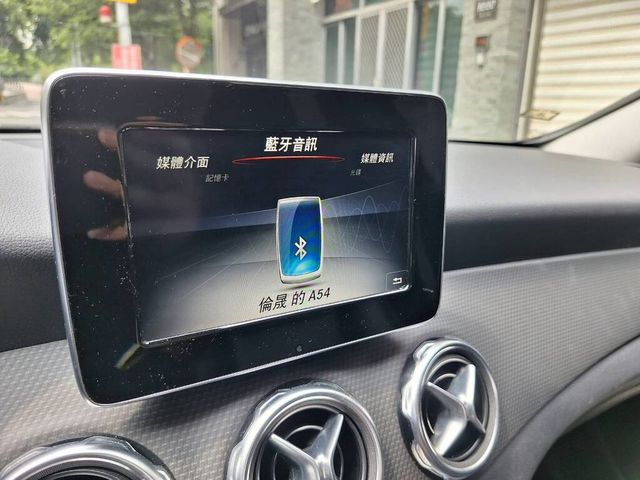 M-BENZ賓士 GLA180  第13張相片