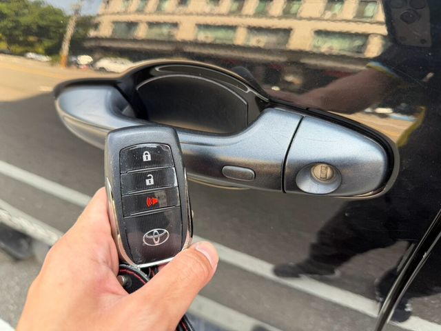 TOYOTA豐田 HILUX  第20張相片