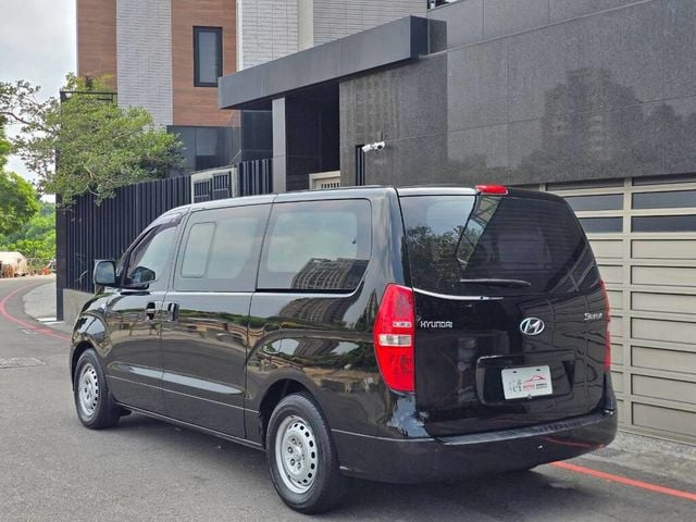 HYUNDAI現代 STAREX  第2張相片