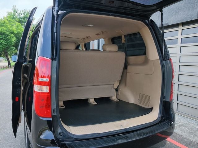 HYUNDAI現代 STAREX  第10張相片