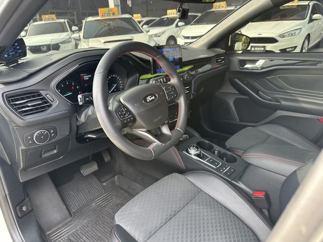 FORD福特 FOCUS ST  第7張相片