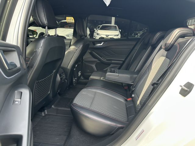 FORD福特 FOCUS ST  第9張相片