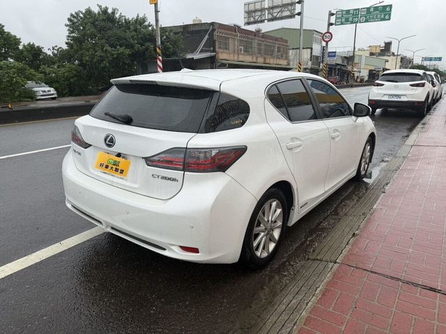LEXUS凌志 CT200H  第2張相片