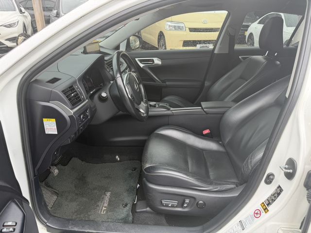LEXUS凌志 CT200H  第7張相片