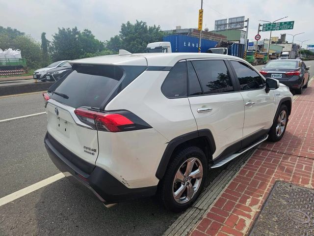 TOYOTA豐田 RAV4  第3張相片
