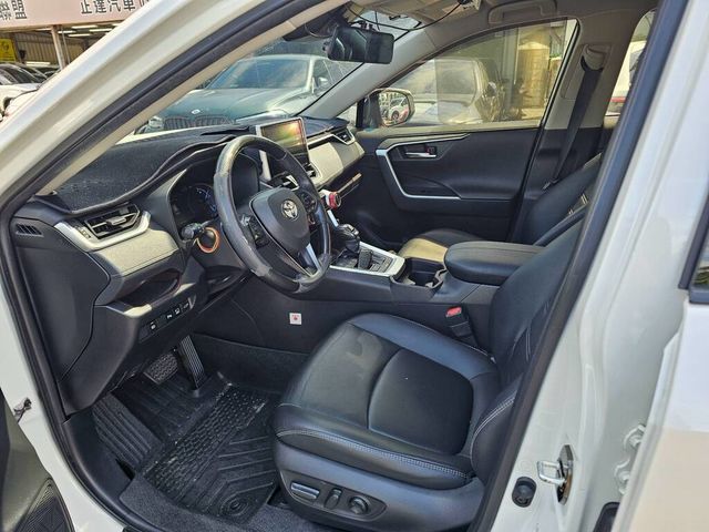 TOYOTA豐田 RAV4  第9張相片