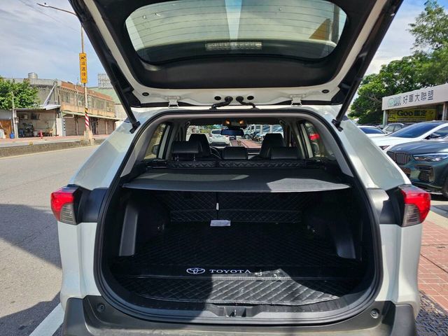 TOYOTA豐田 RAV4  第11張相片