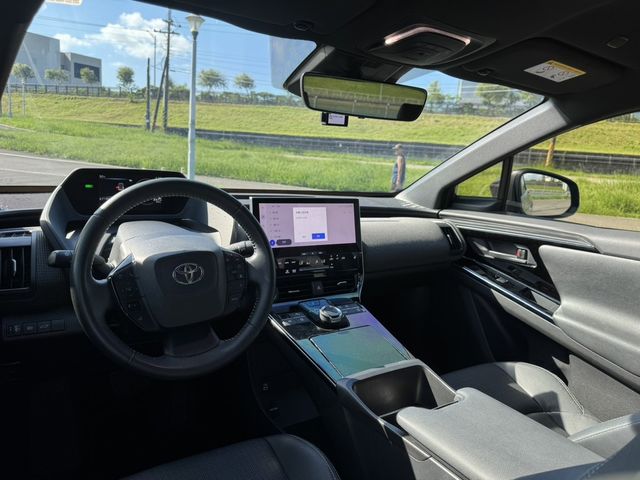 TOYOTA豐田 BZ4X  第6張相片