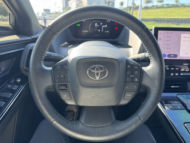 TOYOTA豐田 BZ4X  第8張相片