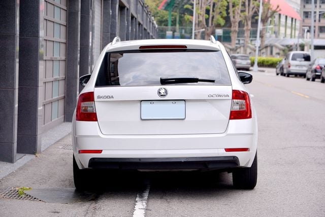 SKODA司科達 OCTAVIA COMBI  第4張相片