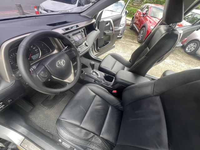 TOYOTA豐田 RAV4  第11張相片