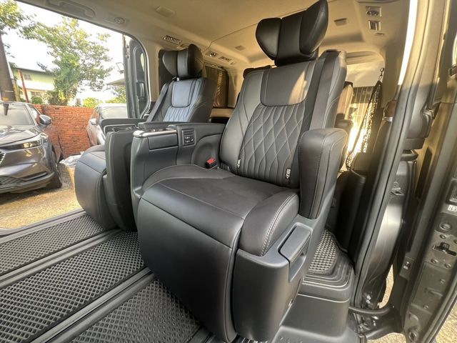 TOYOTA豐田 GRANVIA  第13張相片