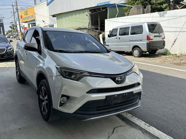 TOYOTA豐田 RAV4  第3張相片