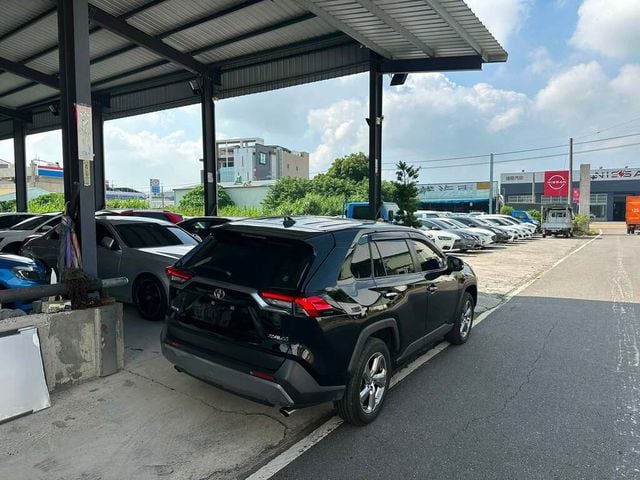 TOYOTA豐田 RAV4  第2張相片