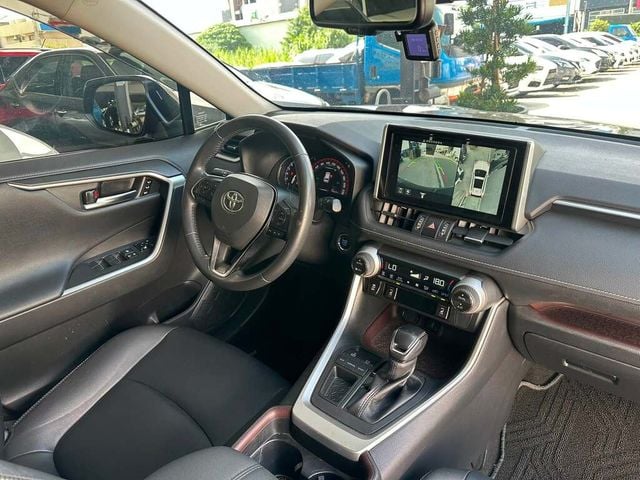 TOYOTA豐田 RAV4  第6張相片