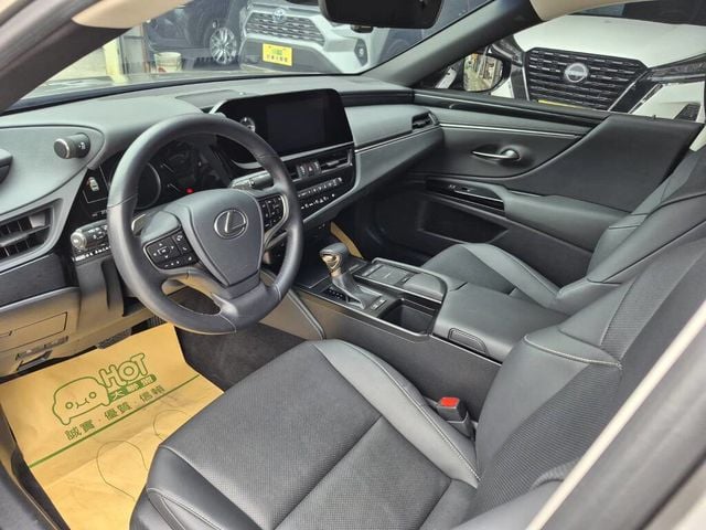 LEXUS凌志 ES300H  第7張相片