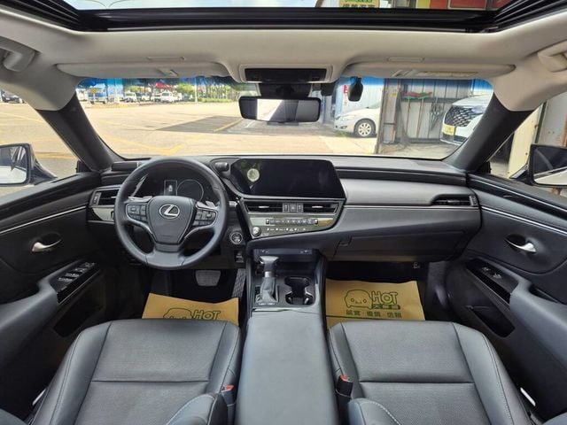 LEXUS凌志 ES300H  第5張相片