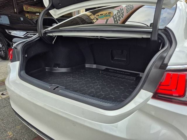 LEXUS凌志 ES300H  第19張相片