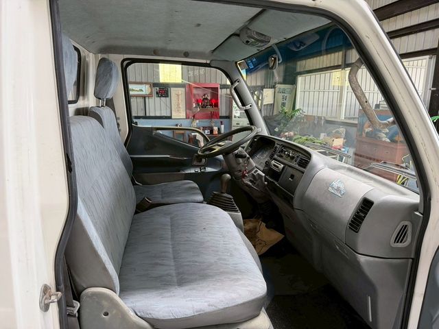 MITSUBISHI三菱 CANTER  第8張相片